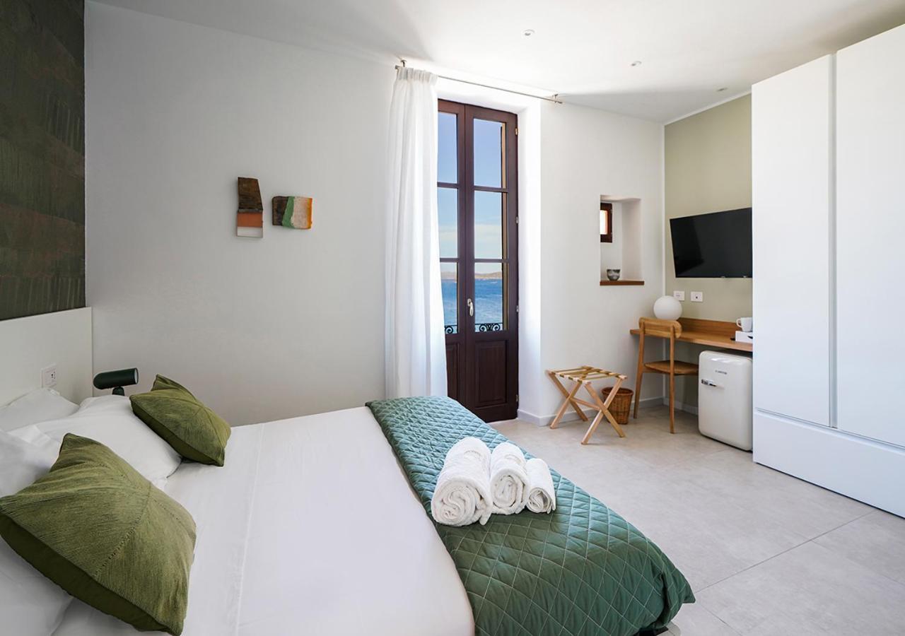 Hotel Ad Oriente La Maddalena  Exterior foto